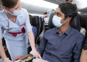 Anvisa autoriza serviço de bordo e mantém uso de máscaras em voos