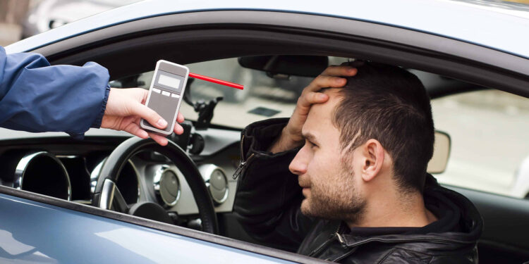 STF confirma multa para motorista que recusa bafômetro