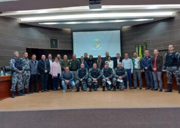 Força Tática de Farroupilha que salvou criança engasgada recebe homenagem na Câmara de Vereadores