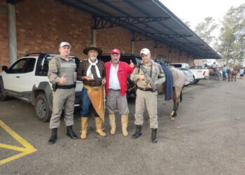 BM de Nova Roma do Sul faz o policiamento de trânsito na Cavalgada da fé