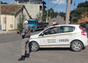 Motorista com carteira cassada é pego pela BM dirigindo em Nova Roma do Sul