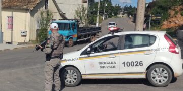 Motorista com carteira cassada é pego pela BM dirigindo em Nova Roma do Sul