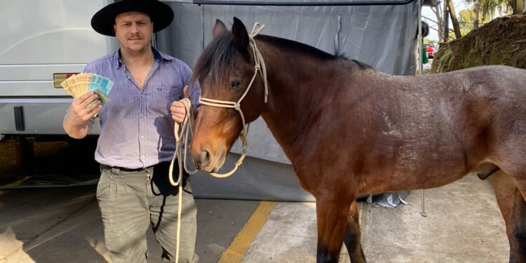 Novaromense Max Gabrielli fatura o prêmio do IV Duelo de Gigantes do Brasil