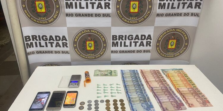 Força Tática de Farroupilha que salvou criança engasgada recebe homenagem na Câmara de Vereadores