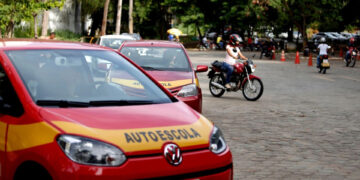Autoescola pode deixar de ser obrigatória para emitir CNH