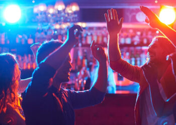 Trabalhadora é demitida após publicar fotos em eventos durante licença de depressão