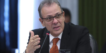 Bolsonaro exonera Ministro de Minas e Energia