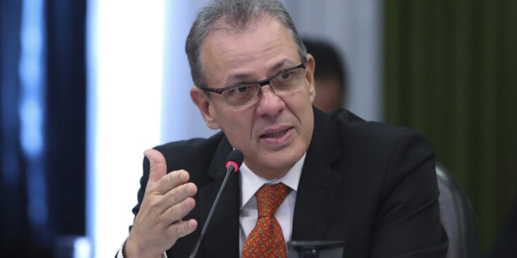 Bolsonaro exonera Ministro de Minas e Energia