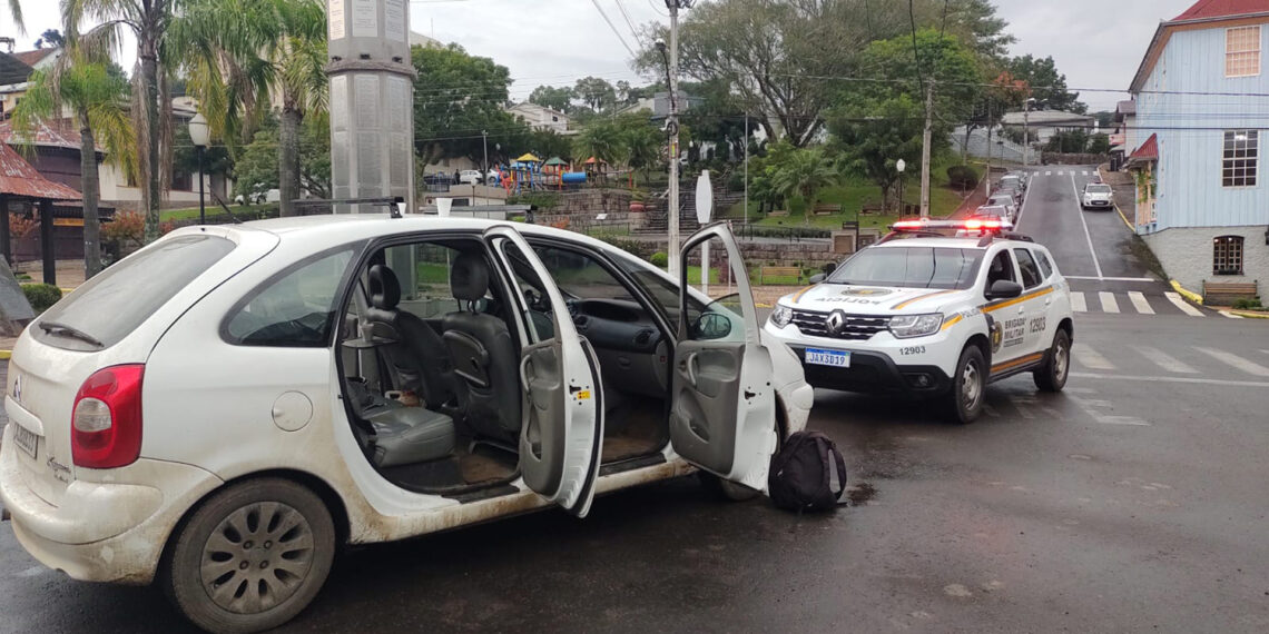 Homem de 31 anos é pego pela BM dirigindo sem carteira em Nova Roma do Sul