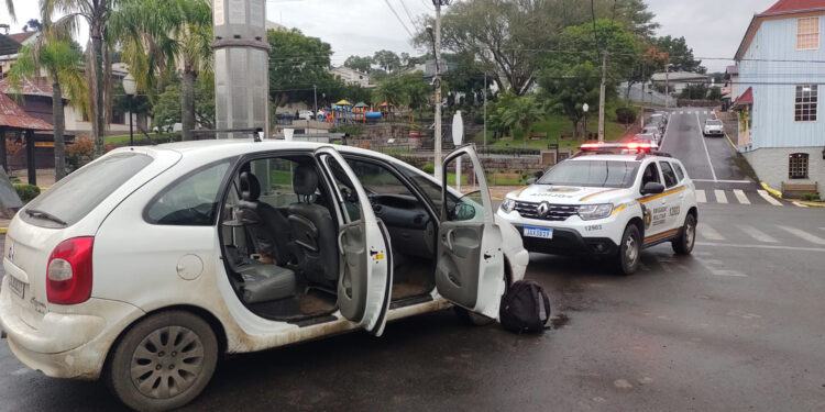 Homem de 31 anos é pego pela BM dirigindo sem carteira em Nova Roma do Sul