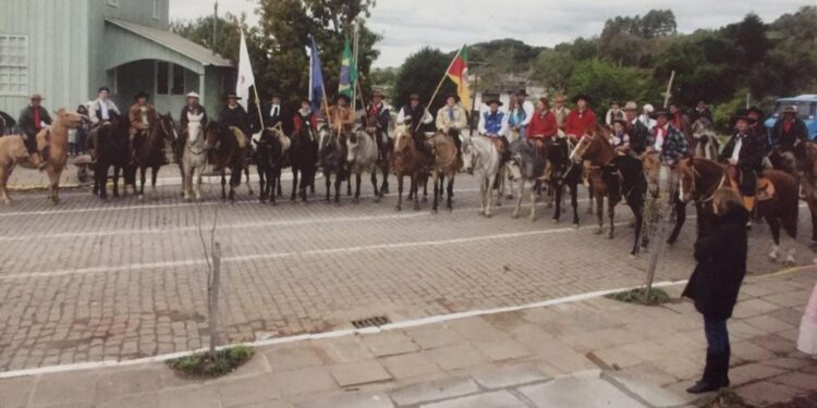 Cavalarianos de Nova Roma do Sul realizam cavalgada da fé nesta sexta-feira