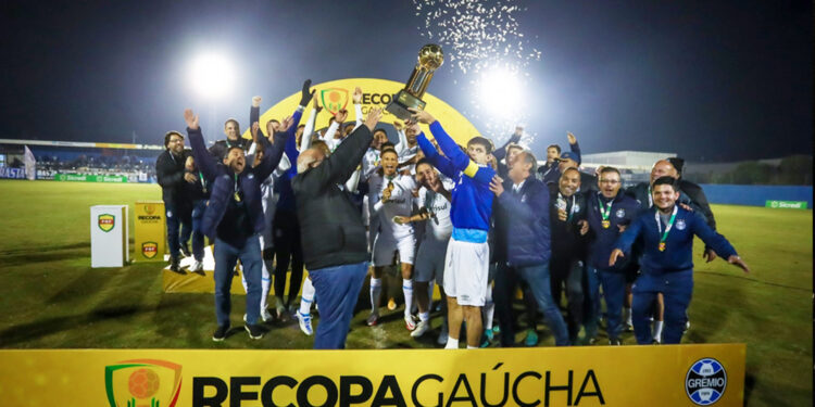 Grêmio faz 5 a 0 no Glória e conquista o tri da Recopa Gaúcha