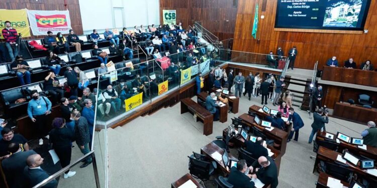 Assembleia aprova reajuste de 6% dos salários de servidores públicos do RS