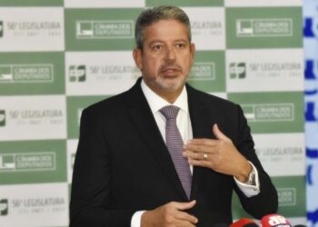 Câmara deve votar PECs para redução do preço de combustíveis até julho