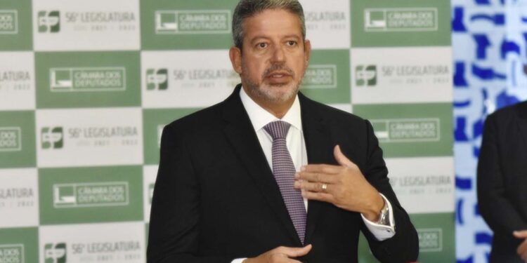 Câmara deve votar PECs para redução do preço de combustíveis até julho