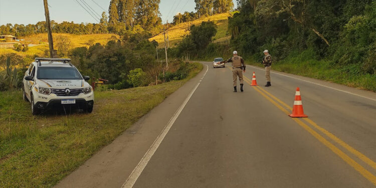 37 veículos foram abordados pela BM neste final de semana em Nova Roma do Sul