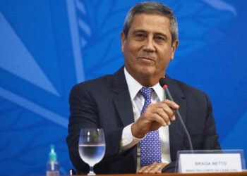 Bolsonaro confirma Braga Netto como vice em sua chapa
