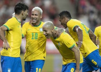 Brasil goleia Coreia do Sul por 5 a 1, com dois de pênalti de Neymar