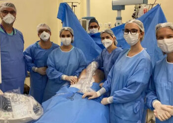 Hospital do RS faz cirurgia inédita no coração de feto de 8 meses