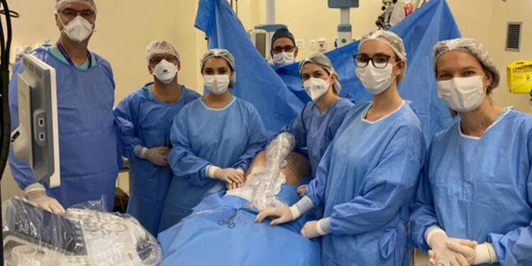 Hospital do RS faz cirurgia inédita no coração de feto de 8 meses