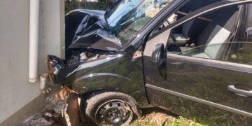 DUAS PESSOAS FICARAM FERIDAS EM UM ACIDENTE COM VEÍCULO EM NOVA ROMA DO SUL