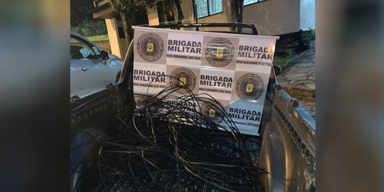 Técnico de internet é flagrado por moradores furtando fios em Antônio Prado