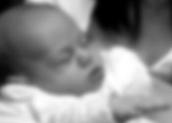 Pai vende filha de um mês em grupo de WhastApp por R$ 1,5 mil