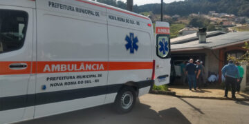 Casal fica ferido após carro colidir contra residência em Nova Roma do Sul
