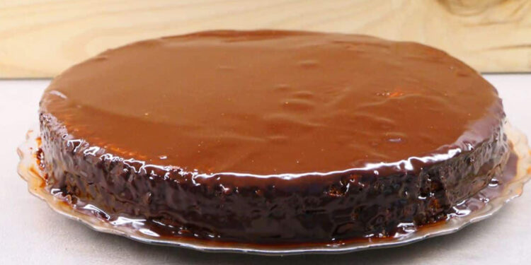 Bolo de Chocolate da Vovó com muita Calda Aprenda Agora