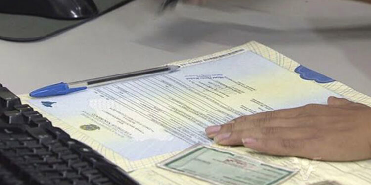 Brasil registra recorde de pessoas que mudaram nome e sexo em cartório