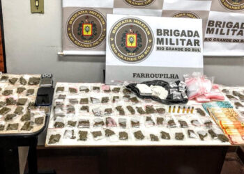 Força Tática prende três pessoas com grande quantidade de drogas e dinheiro em Farroupilha