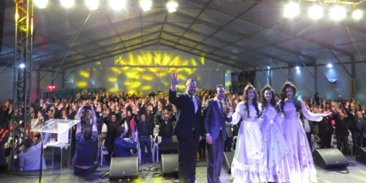 Aberta oficialmente a 24ª Fenakiwi e 2ª ExpoFarroupilha em Farroupilha