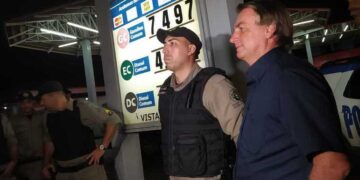 Bolsonaro quer visitar postos de combustíveis para conferir preços