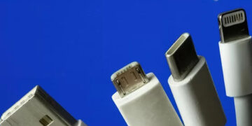 Anatel abre consulta para padronizar carregadores de celular
