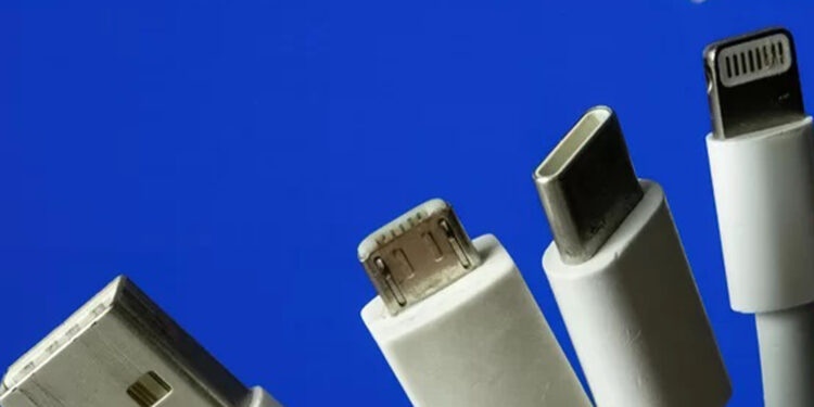 Anatel abre consulta para padronizar carregadores de celular