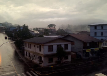 Sexta-feira começa com chuva e a tarde terá tempo abafado em diversas localidades