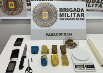 Homem é preso pela BM por tráfico de drogas no bairro Monte Pasqual em Farroupilha