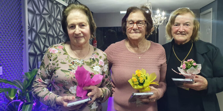 Vovós recebem homenagem especial do Dia dos Avós no programa De Frente com Elas