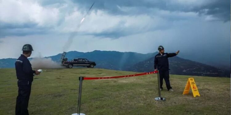 China tenta induzir chuva para aliviar seca extrema