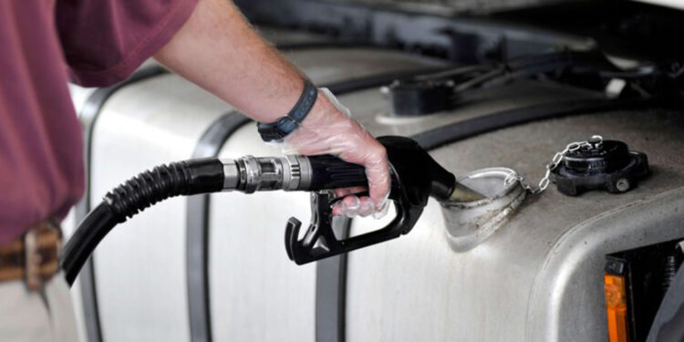 Petrobras anuncia redução de R$ 0,20 no litro do diesel para as distribuidoras