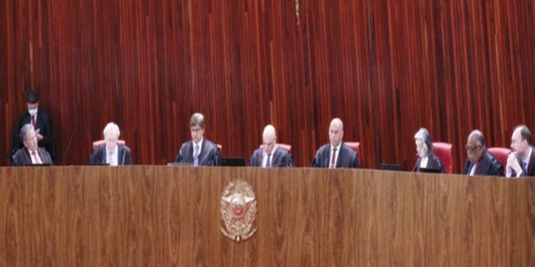 TSE proíbe porte de armas nos locais de votação no dia da eleição