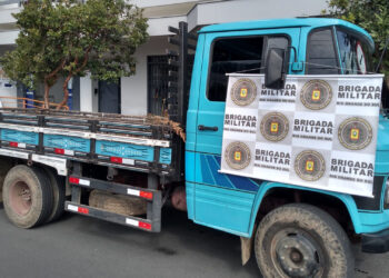 Brigada Militar prende dois homens e recupera caminhão roubado em Farroupilha