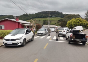 Oito barreiras policiais e 62 pessoas abordadas pela BM de Nova Roma do Sul neste final de semana