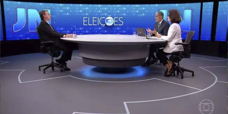 Eleições 2022: Bolsonaro volta a atacar urnas e entra em embate com Bonner e Renata