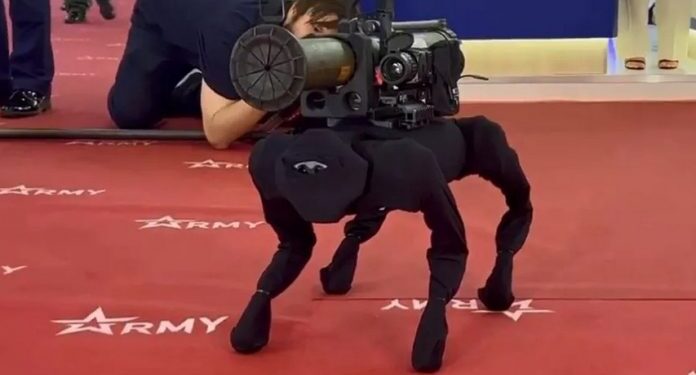 Rússia apresenta cão robô capaz de lançar foguetes com precisão