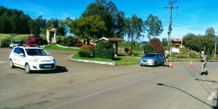 Fim de semana tem 4 autuações de trânsito pela BM de Nova Roma do Sul e 52 veículos abordados