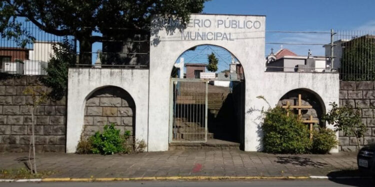 Itens de lápides são furtados no Cemitério Municipal de Farroupilha