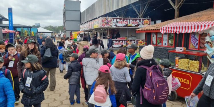 Curiosidade e novidade animam estudantes que visitam a Expointer 2022