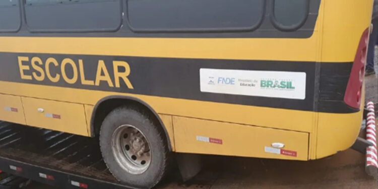 Menina de 8 anos morre atropelada por ônibus escolar