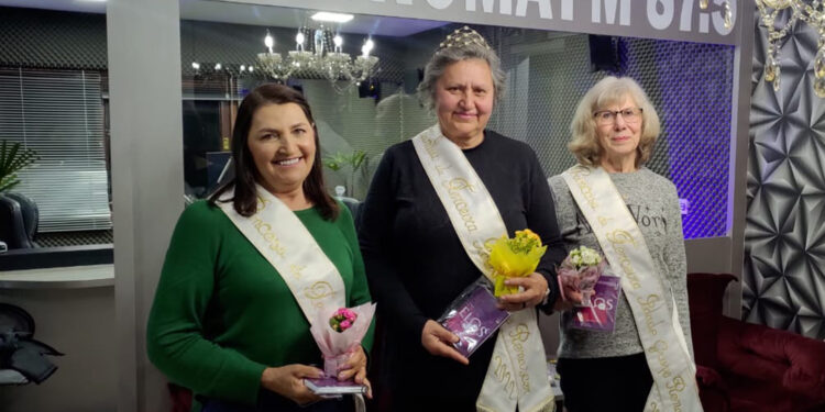 Rainha e Princesas da Terceira Idade do Grupo Renascer de Nova Roma do Sul participaram do Programa De Frente com Elas